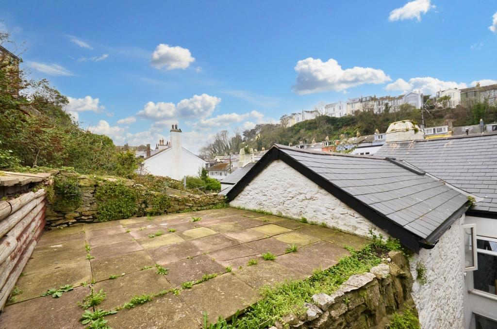 Lot: 53 - CHARACTER TERRACED TWO-BEDROOM COTTAGE - Rear garden patio